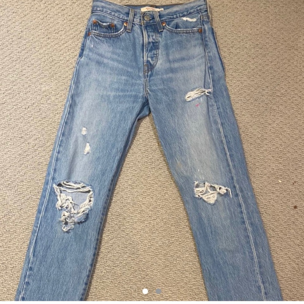 trendy levi’s jeans